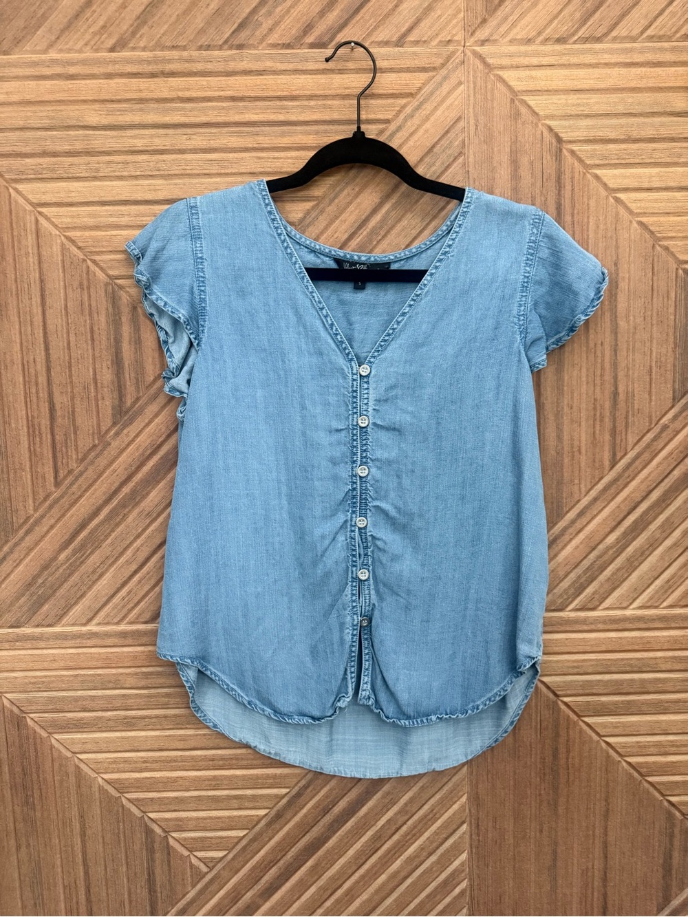 Velvet Heart Light Denim Button-Front V-Neck Blouse